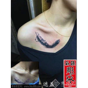 胸口羽毛纹身